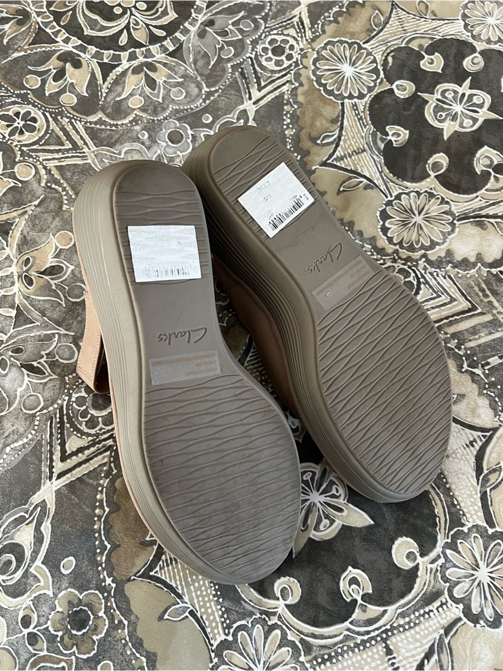 Clarks Women’s Beige/Tan Adjustable Triple-Strap Sandals 8.5 & medium - Picture 5 of 5